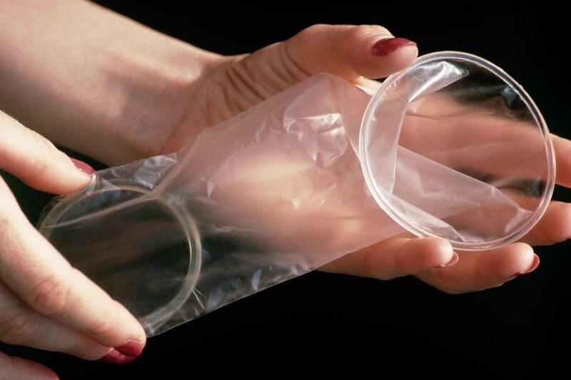 طرز استفاده از کاندوم زنانه